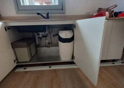 Addolcitore Sottolavello installato in cucina a Bibbiano Reggio Emilia | SAE TECNOLOGY
